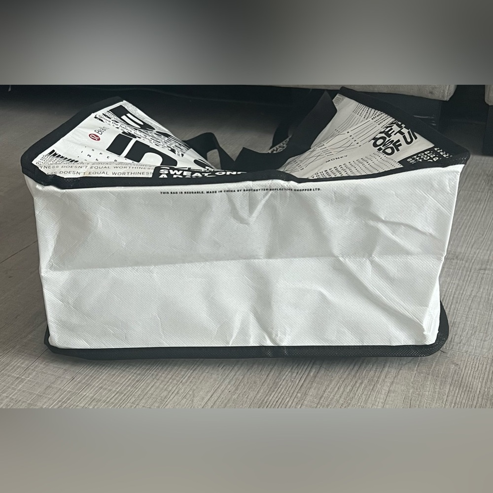 Lululemon Limited Edition White & Black Large Tote Bag - Picture 10 of 12